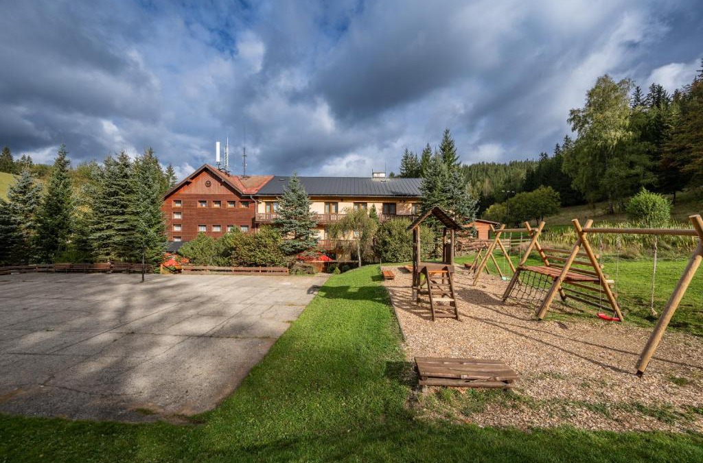 Velke Karlovice Hotel | Horský hotel Kyčerka