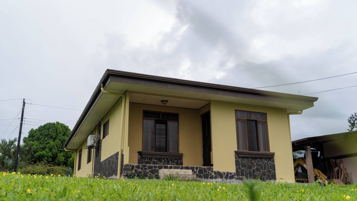 Rio Cuarto de Grecia House | Hospedaje en Río Cuarto- "Casa Selva Negra" para 4