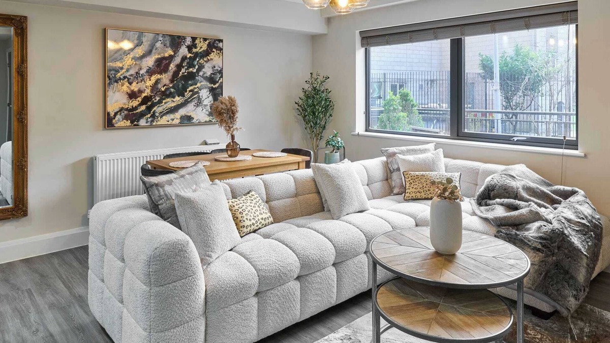 Baltic Triangle House | Host & Stay | Chic Townhouse by the Docks