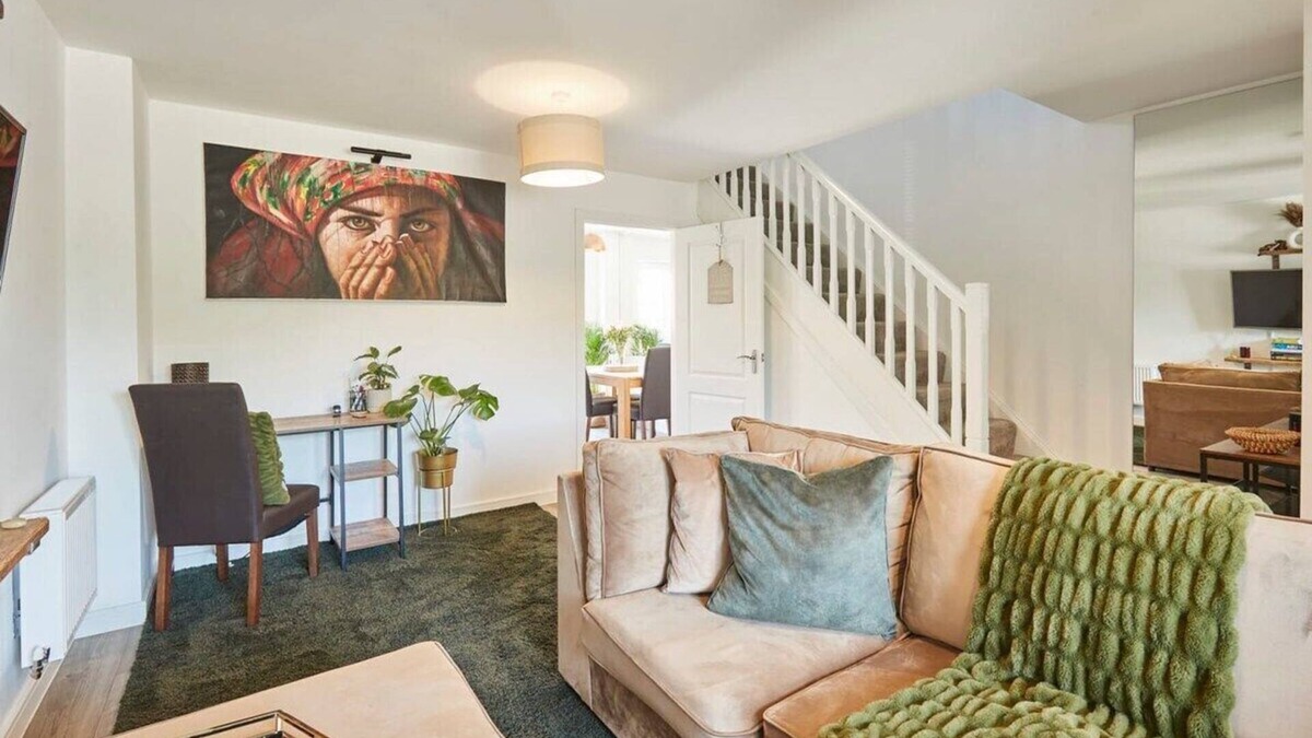 Highnam House | Host & Stay | Cornflower Way