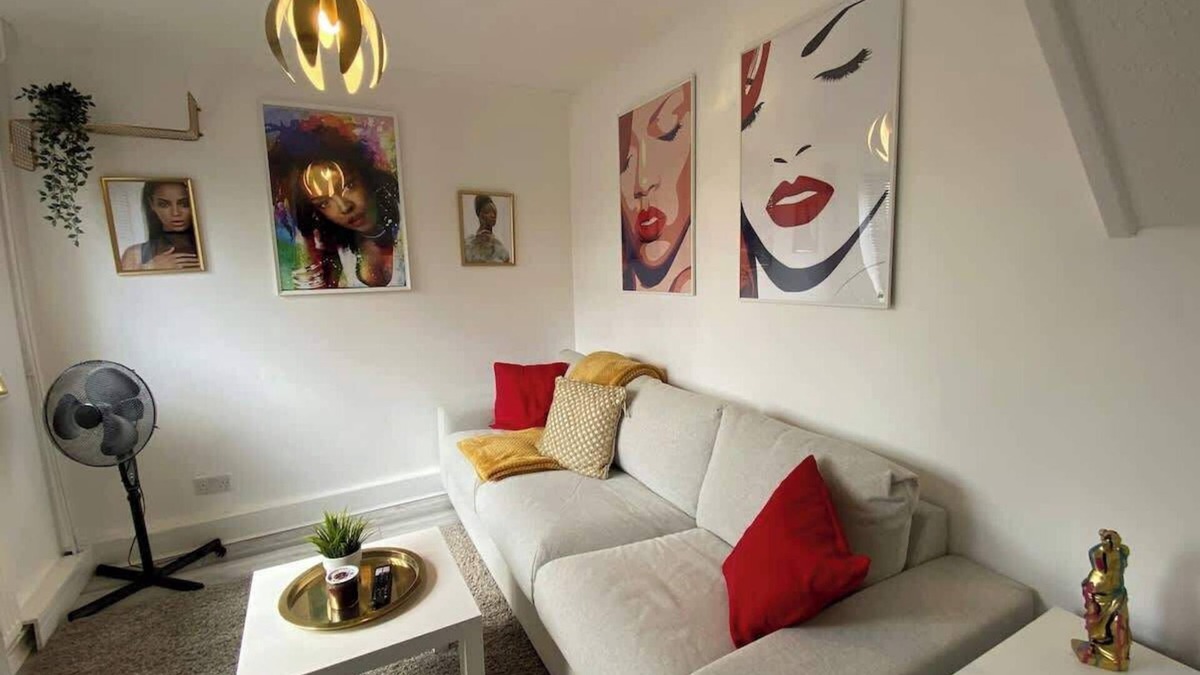 Milton Keynes House | Host & Stay | Cotman Close