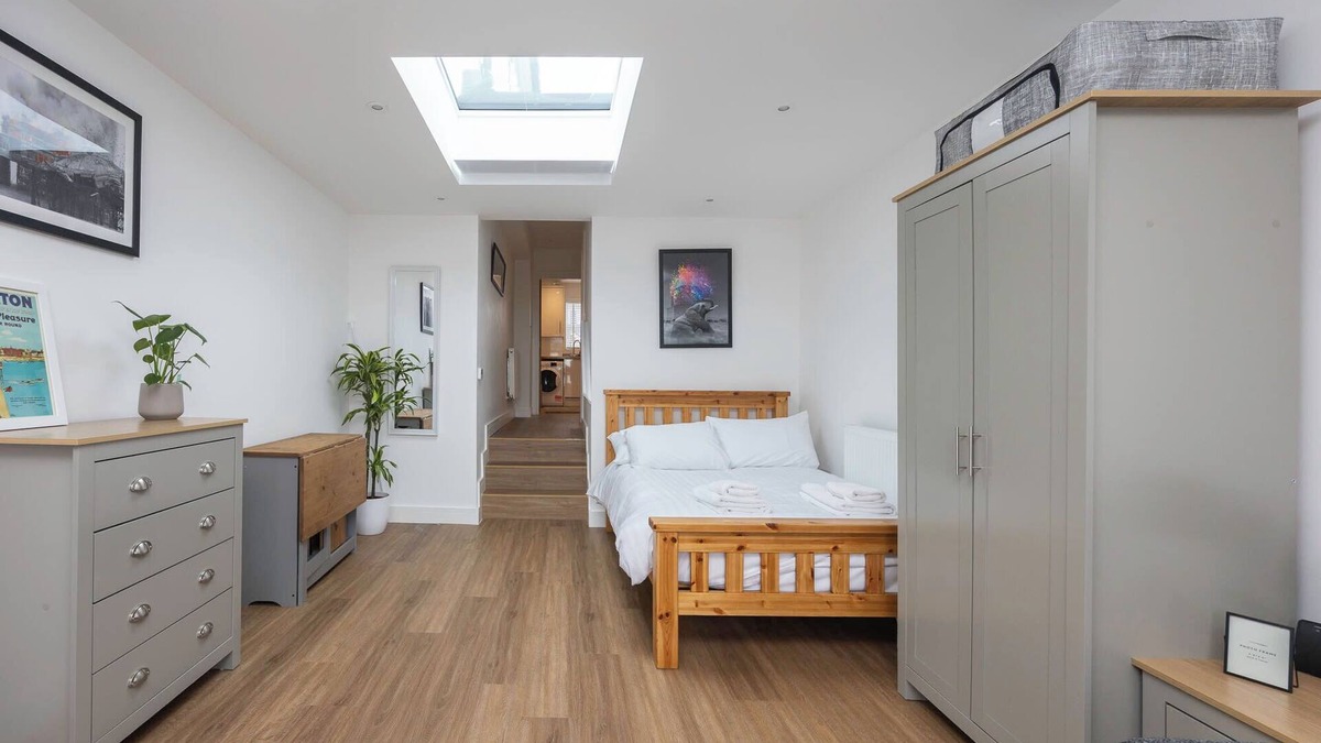 Woodingdean Apartment | Host & Stay | Downland Studio