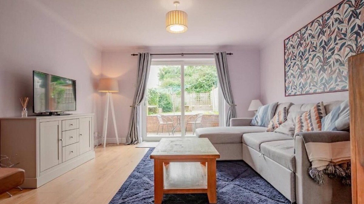 Worcester House | Host & Stay | Hales Orchard