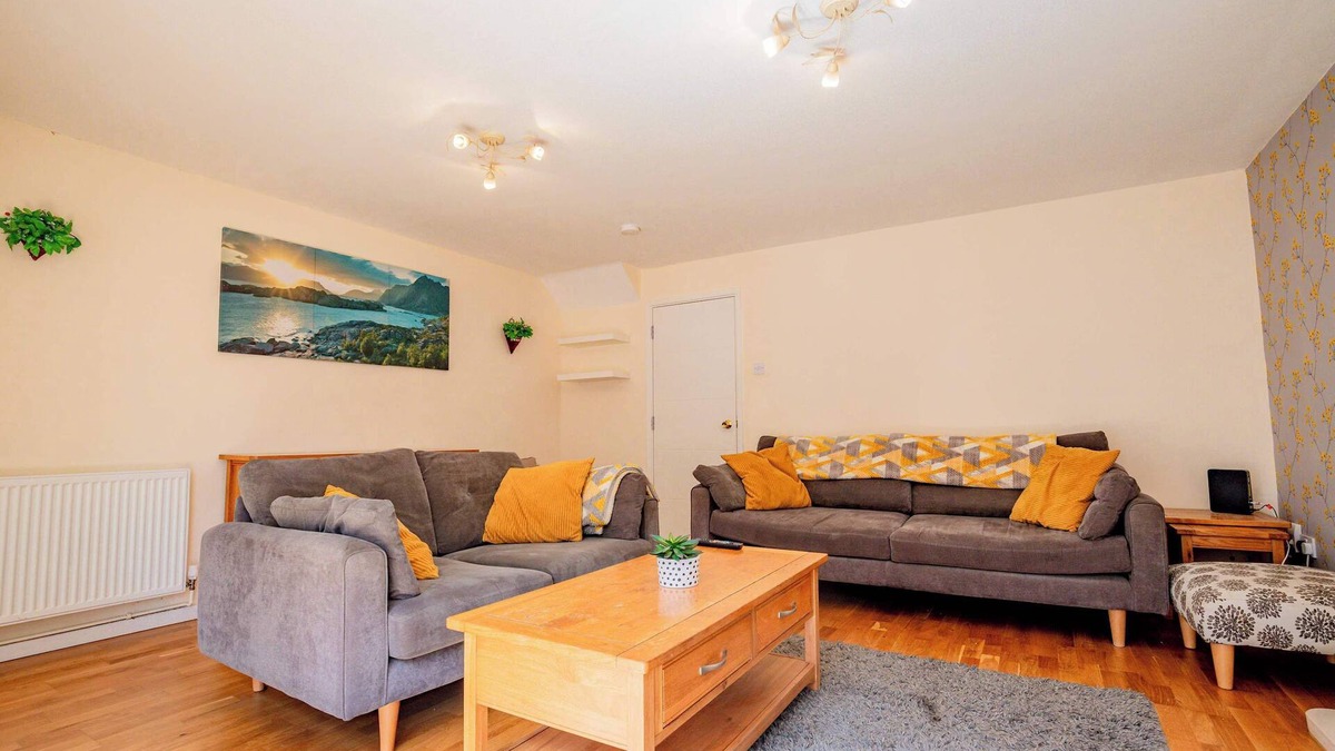 Wyken House | Host & Stay | Manfield Avenue