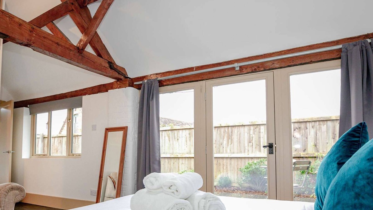 Broughton Hackett House | Host & Stay | Snodsbury Barn