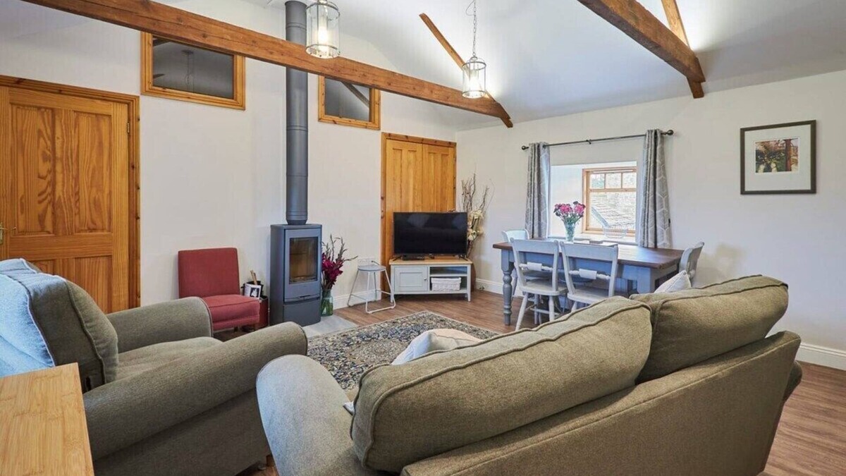Newbrough Apartment | Host & Stay | The Granary, Carr Edge