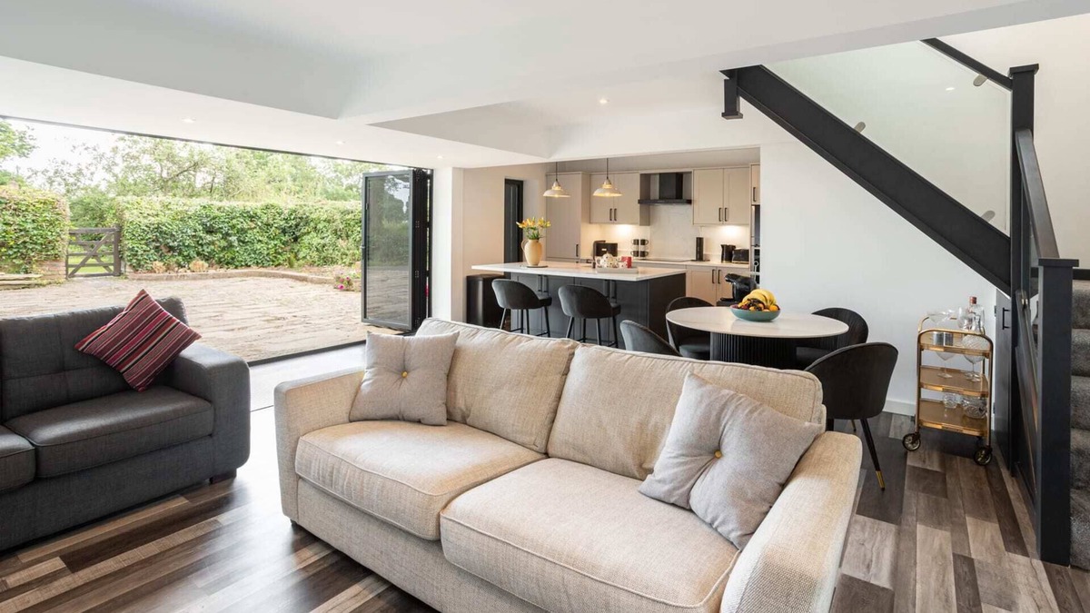 Radbourne House | Host & Stay | The Stable