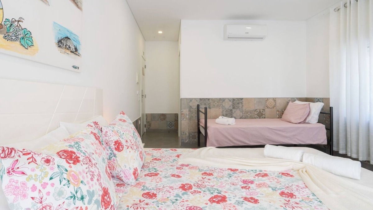 Arvore House | Host Wise Arvore - Triple Room w/Terrace and Pool