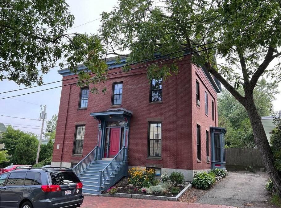 West End Apartment | Host your group - West End Sea Captain Home