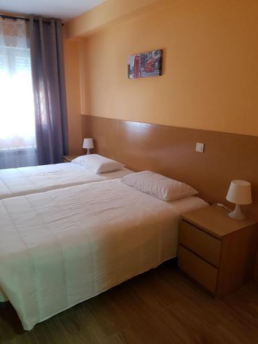 Torres de la Alameda House | Hostal La Pared