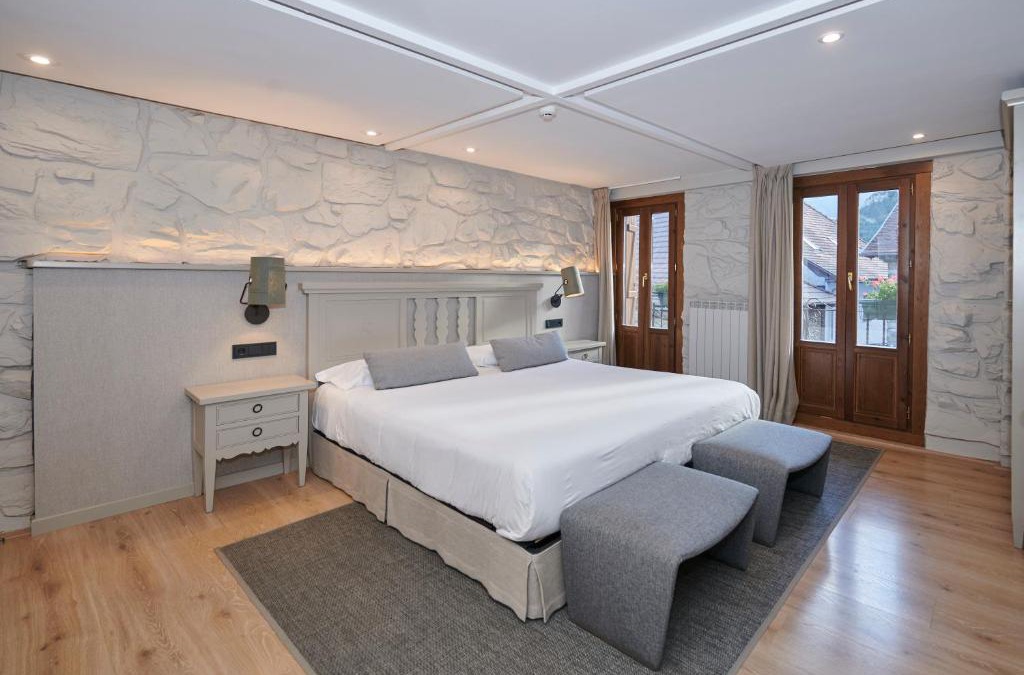 Isaba House | Hostal Lola