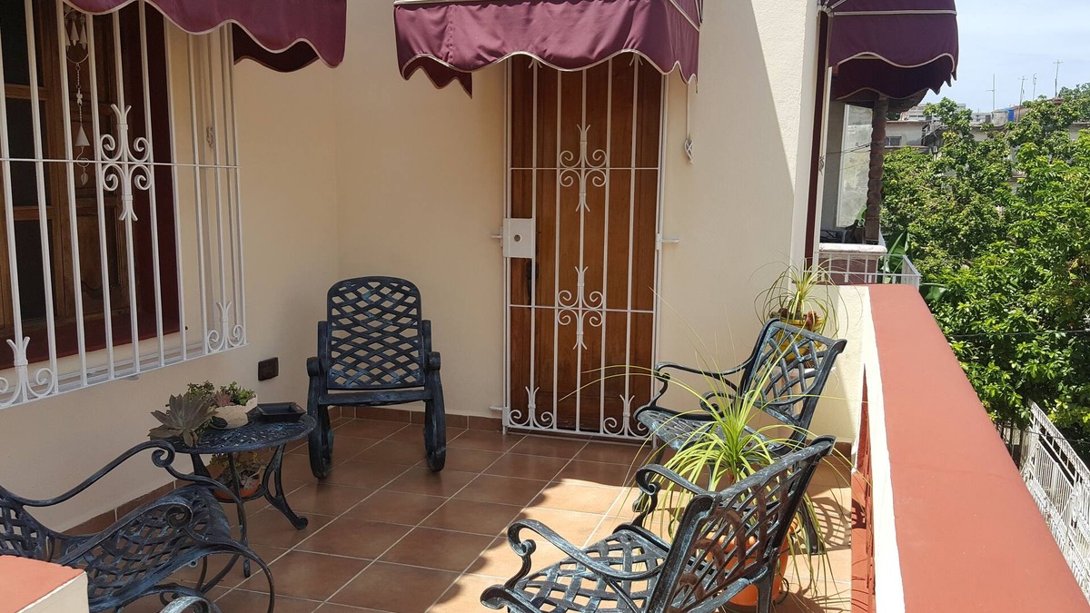 Plaza de la Revolucion House | Hostal MiraHabana