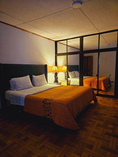 Los Angeles House | HOSTAL MONTESOL