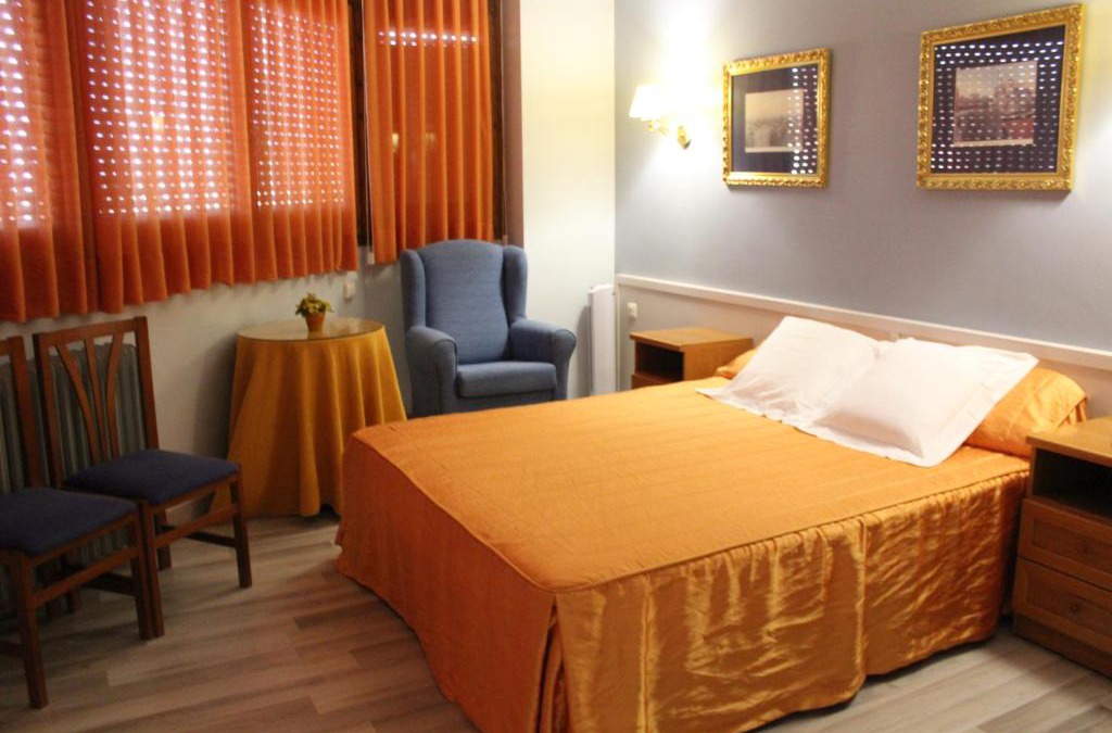 Tona House | Hostal Montserrat