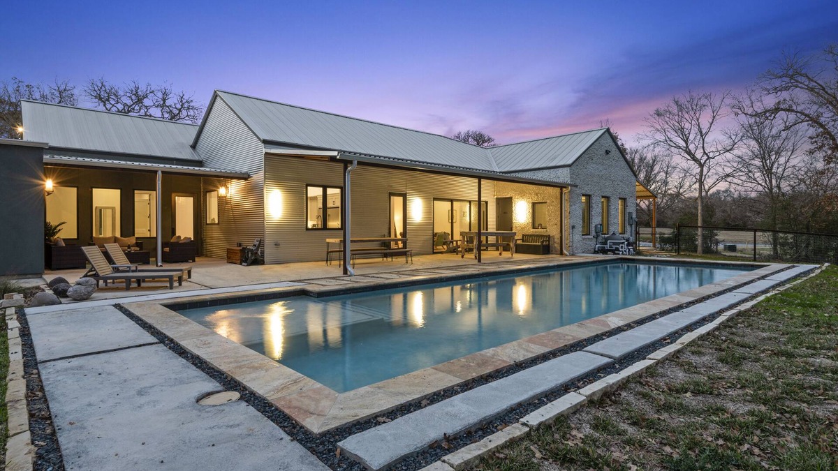 Wellborn House | Hosted by Kameron
