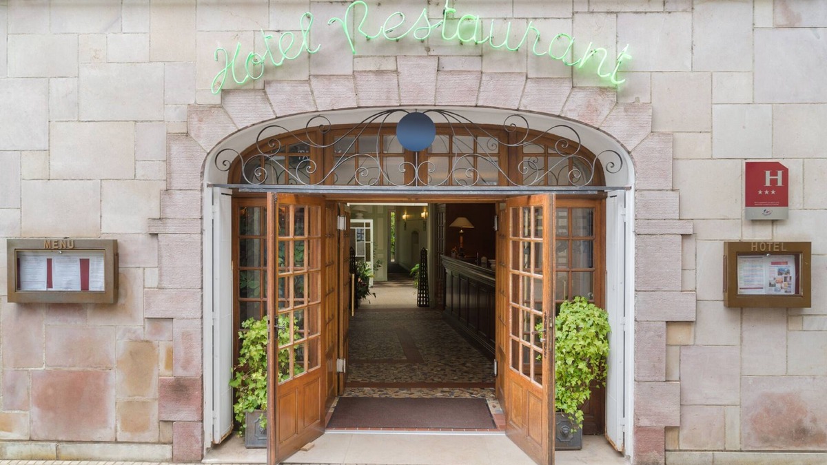 Paray-le-Monial Hotel | Hostellerie des Trois Pigeons