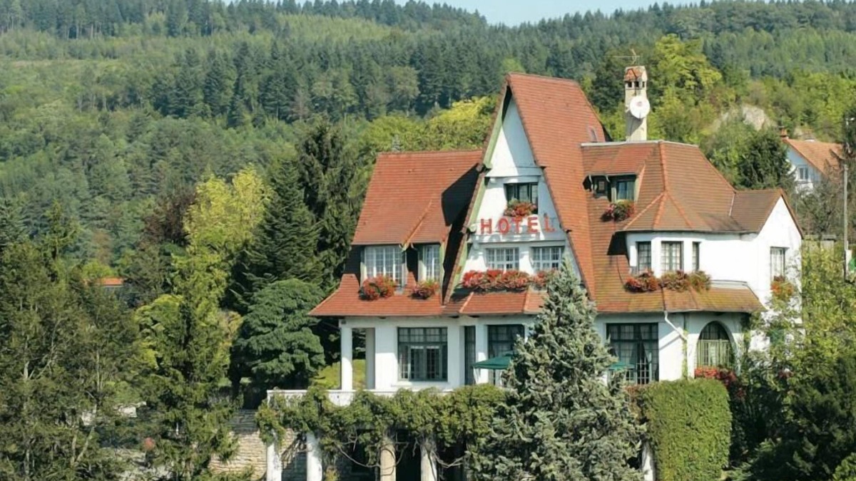 Baume-les-Dames Hotel | Hostellerie du Château d'As