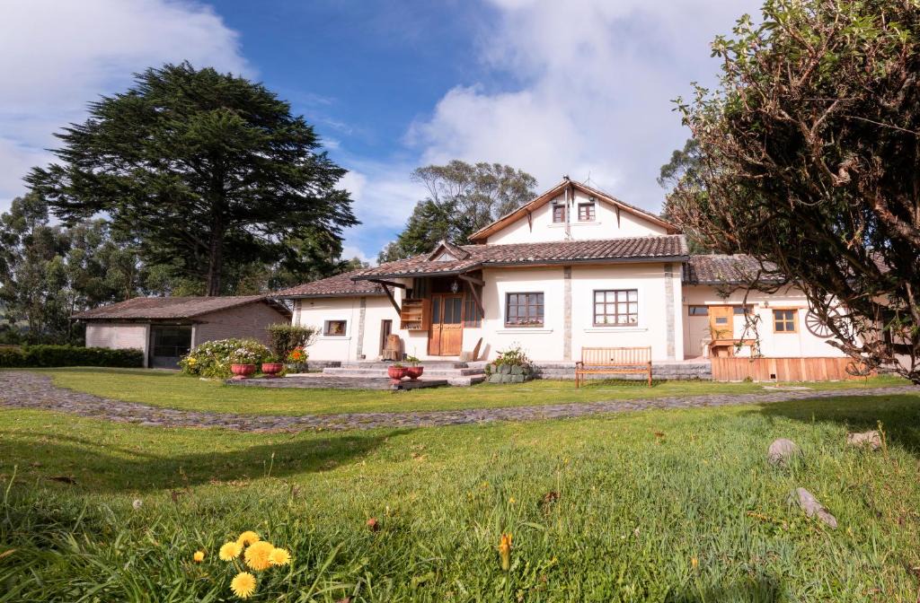 Polivio Hotel | Hosteria Papagayo Cotopaxi