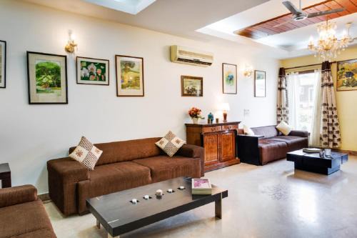 Kailash Colony Apartment | Hostie Aarna - 4BHK Independent Apartment at Kailash Colony, South Delhi