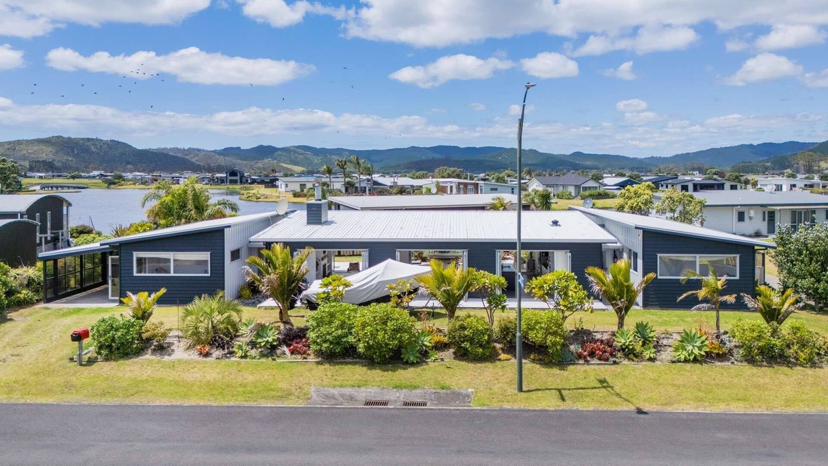 Matarangi House | Hosts on the Coast 109 Simply Divine