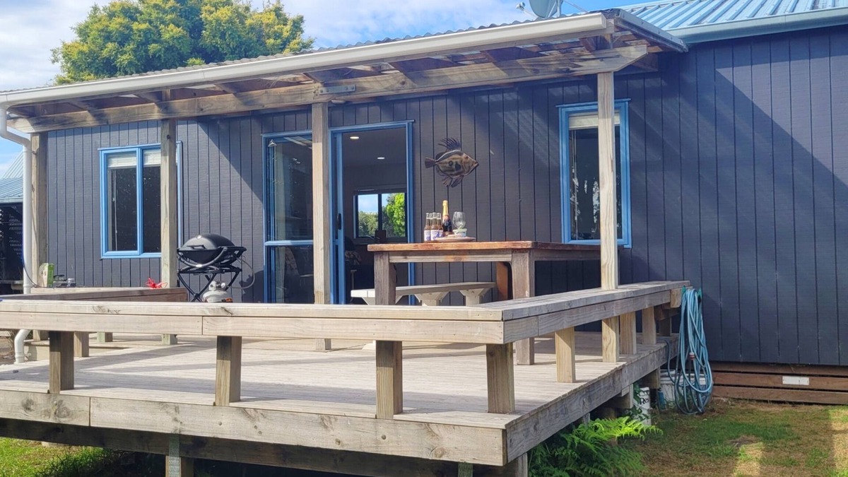 Matarangi House | Hosts on the Coast - A Honey on Manuka