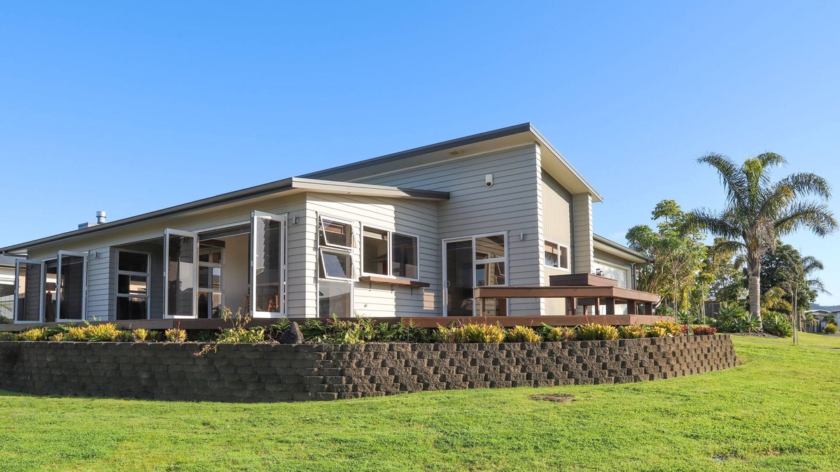 Whitianga House | Hosts on the Coast Aquila Sunrise
