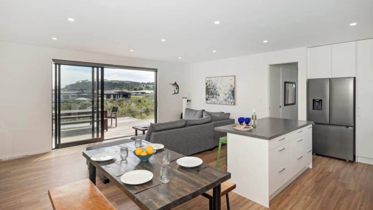Cooks Beach House | Hosts on the Coast Leigh's Luxury Retreat