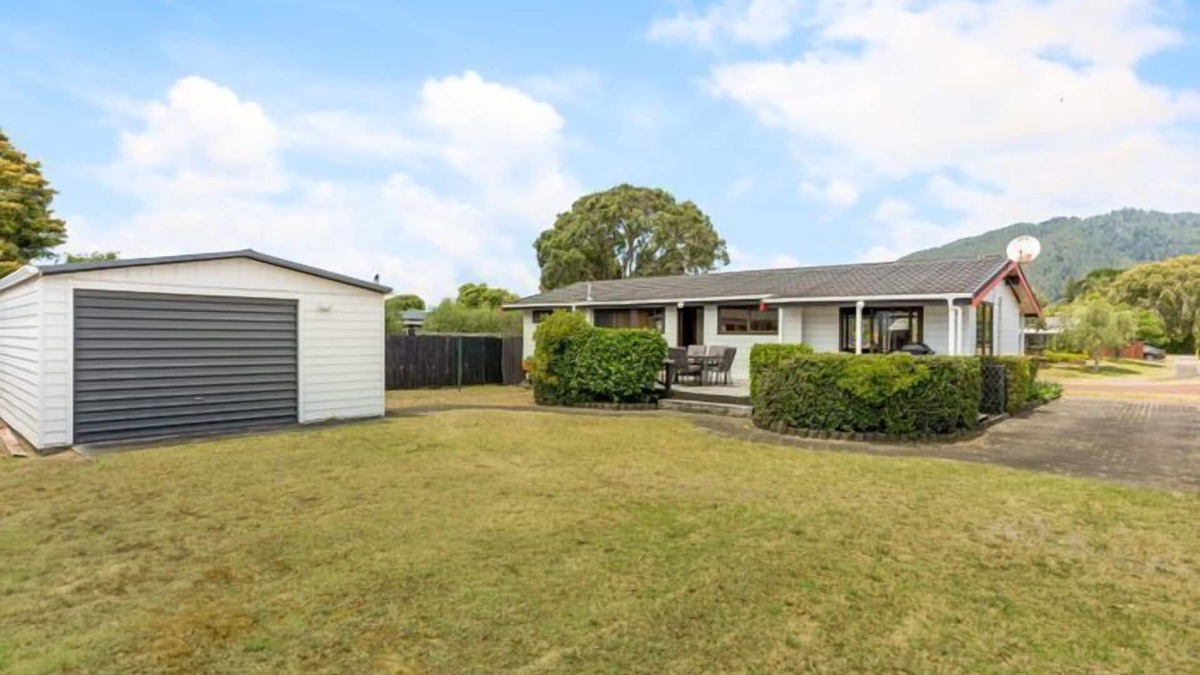 Pauanui House | Hosts on the Coast Park & Play