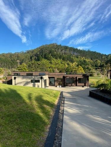 Whangamata Villa | Hosts on the Coast The Country Club