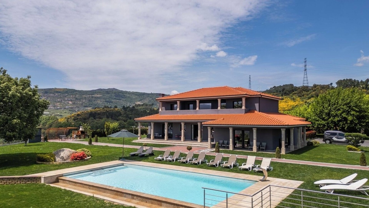 Miguas House | HostWise - 10BR Douro Villa with Pool
