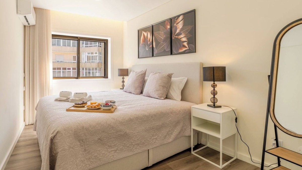 Ermesinde Apartment | HostWise - Spacious and Stylish Flat with Garage