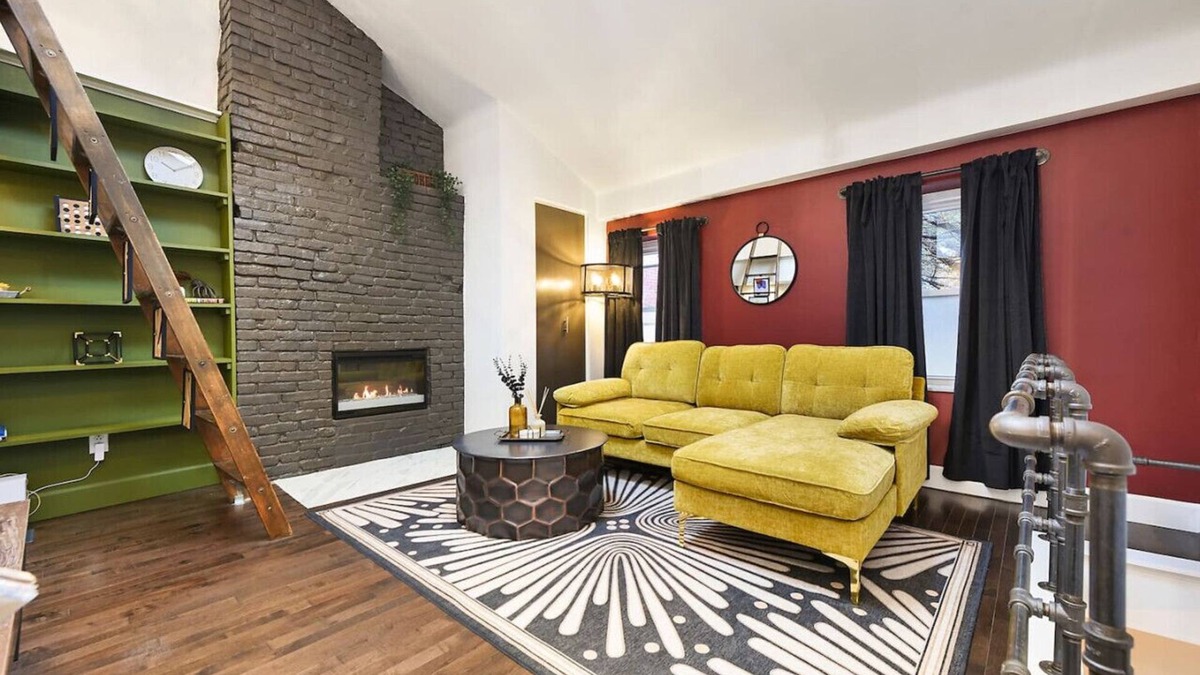 Central Northside House | ★ HostWise Stays ★ King Bed Carriage House in Mexican War Streets