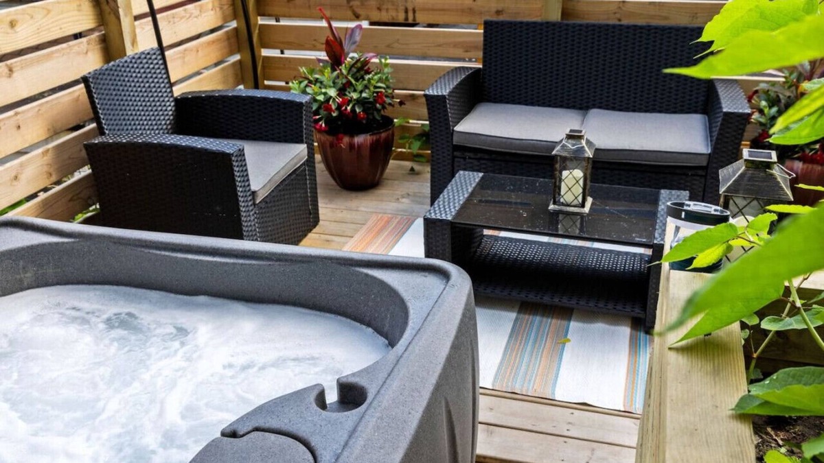 Pittsburgh House | ★HostWise Stays★ Private Hot Tub | King beds |1 Block from Butler!