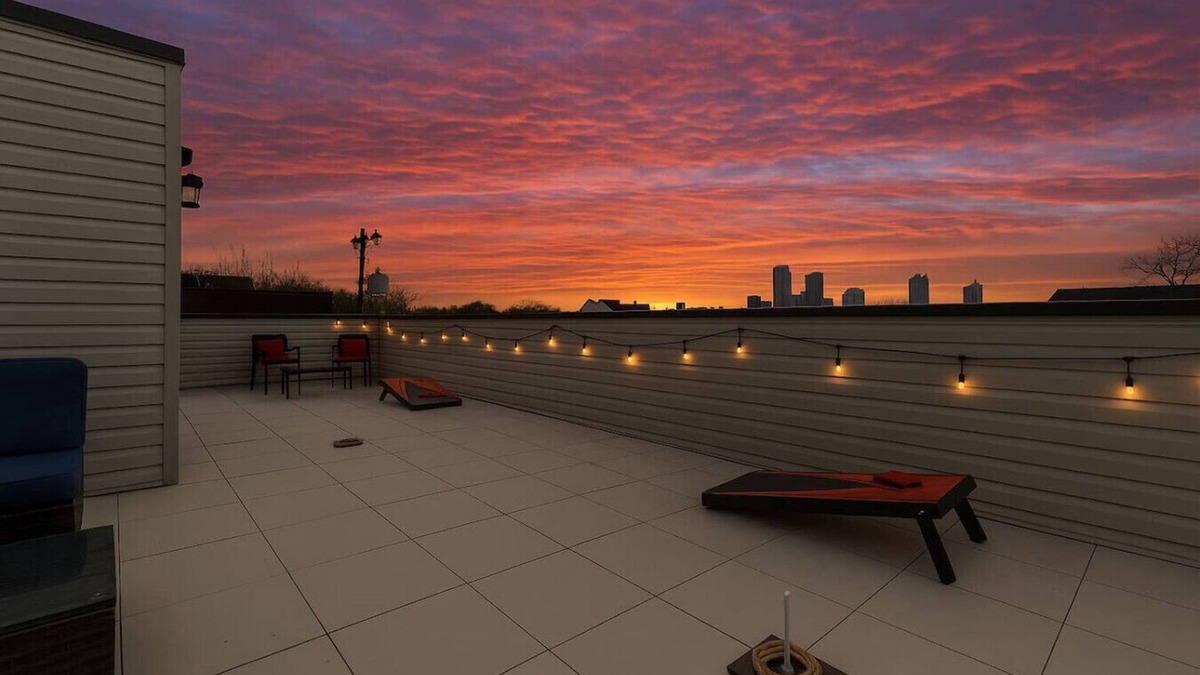 Central Northside House | ★HostWise Stays★ Rooftop Deck ★ Garage ★ New Build ★ Great Location
