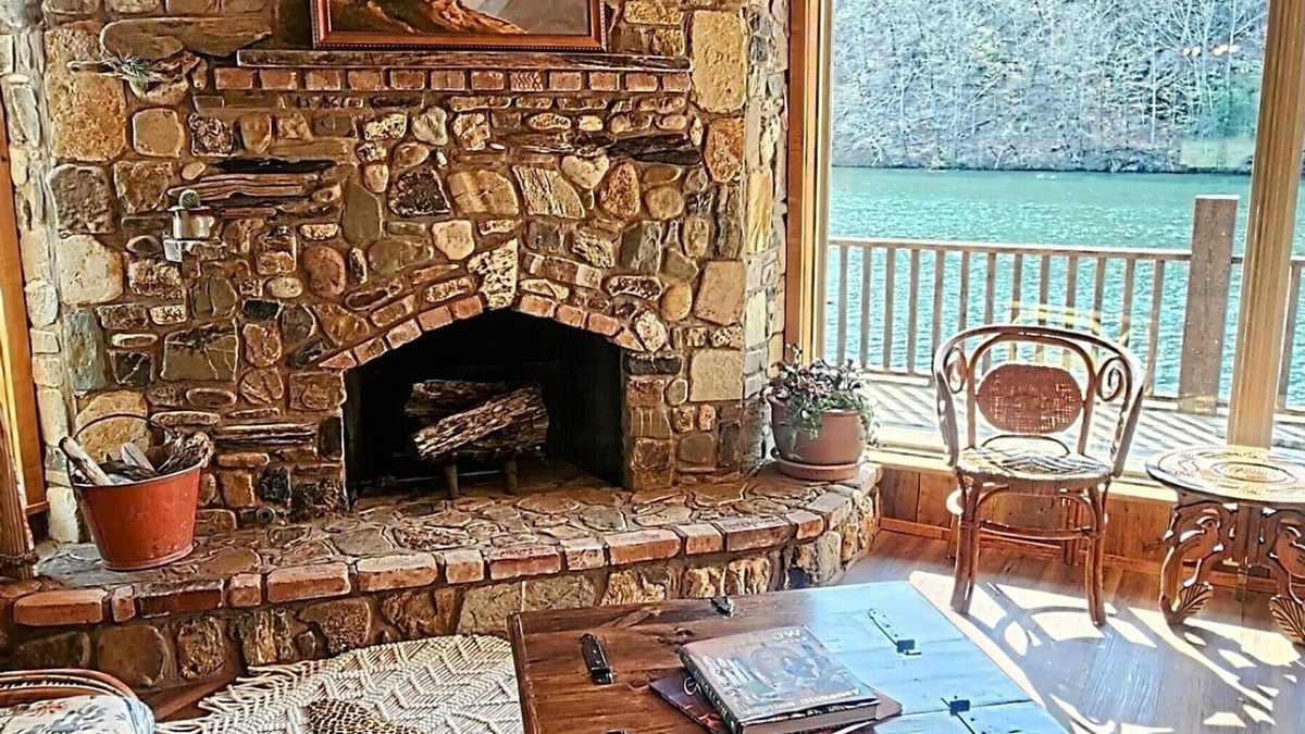 Mid America Cottage | Hot Springs finest lake cottage, Summer's Hideaway
