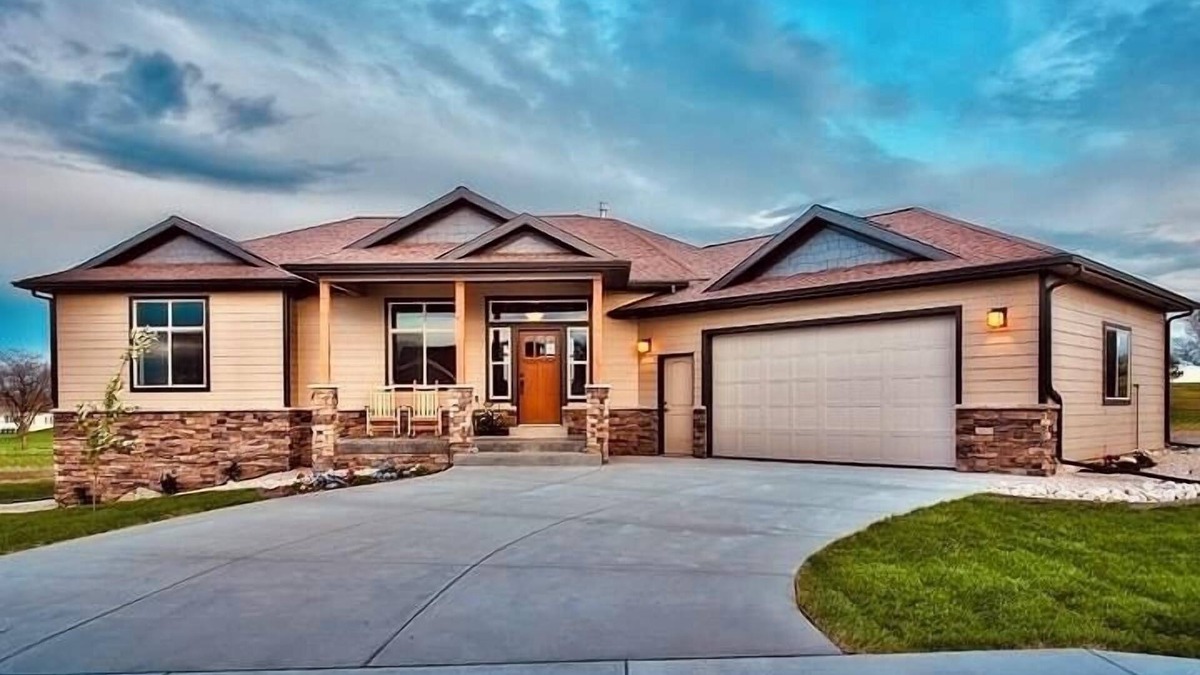 Billings House | Hot Tub + 1,600 sq ft Golf-Course Patio Game Room & Luxury Living