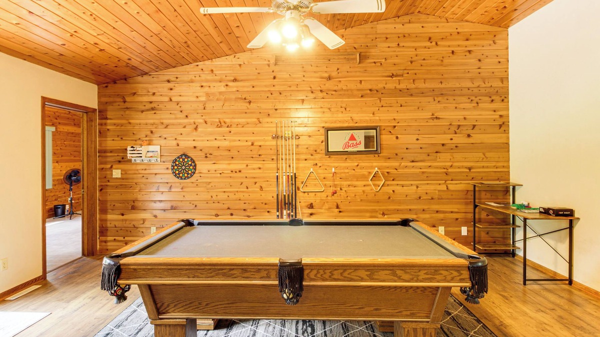 Onamia House | Hot Tub & 2 Recreation Rooms: Spacious Onamia Home