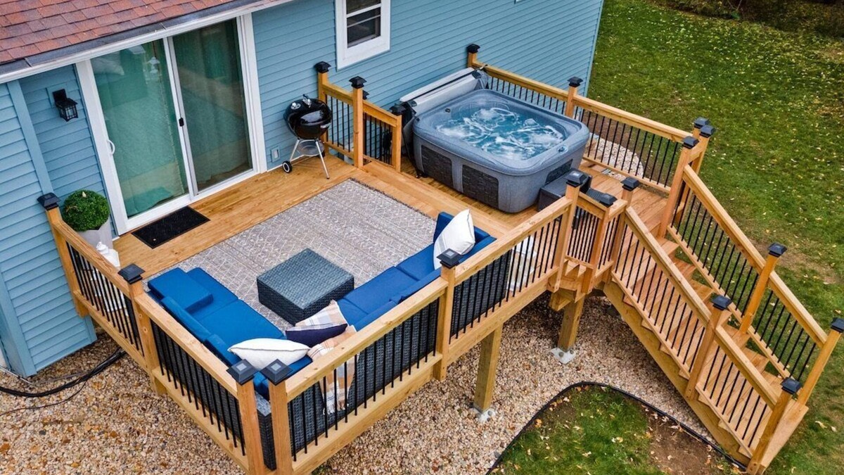 Token Creek House | HOT TUB - 20 min to Capitol - KING Bed - Fireplace