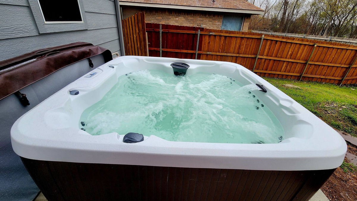McKinney House | Hot Tub! 4BR 3BA Modern, newly remodeled, 16 ppl