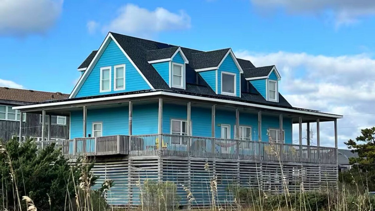 Hatteras House | Hot Tub/5 BR/4.5 Bath/Steps to the beach