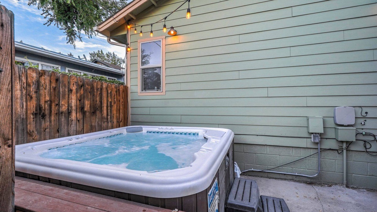 Central Colorado Springs House | Hot Tub-9 min to downtown-King Bed