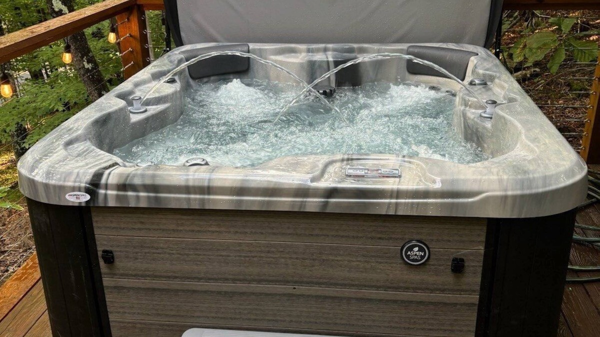 Charter Hills Cabin | *HOT TUB*AC*Renovated*SUPERHOST