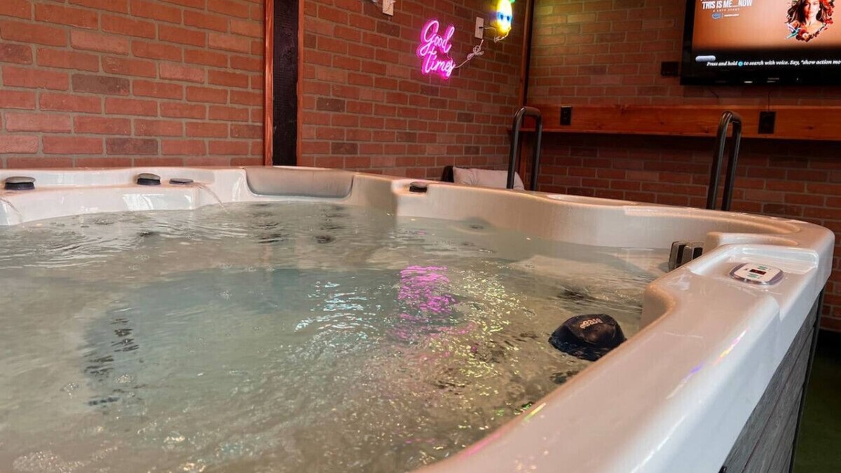 Enumclaw House | Hot Tub AC Walk to Downtown Views of Mt. Rainier