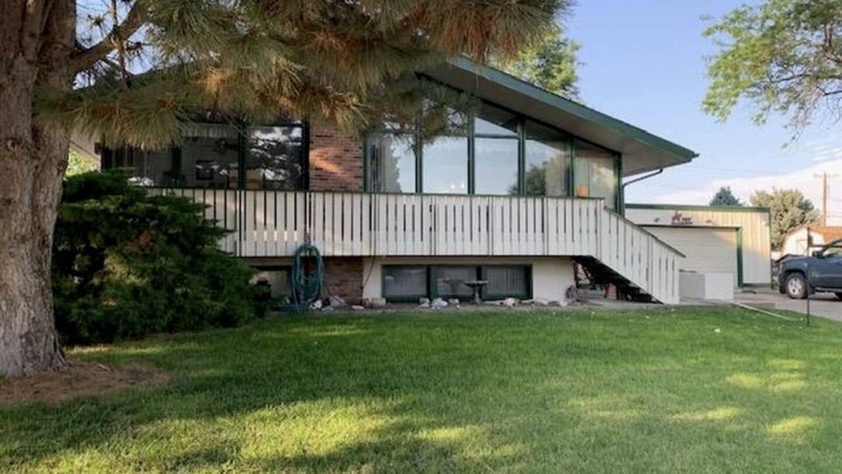Ogallala House | HOT TUB! All bubbles no troubles!Lake McConaughy NE