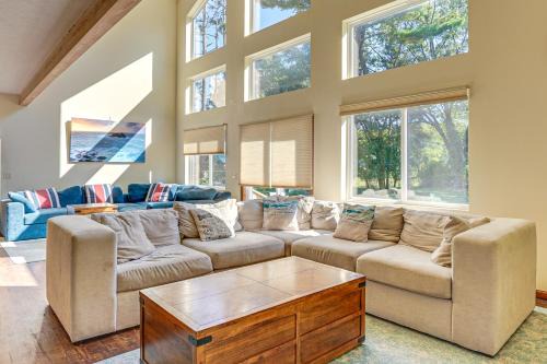Whitehall House | Hot Tub and Game Room Spacious Whitehall Home!