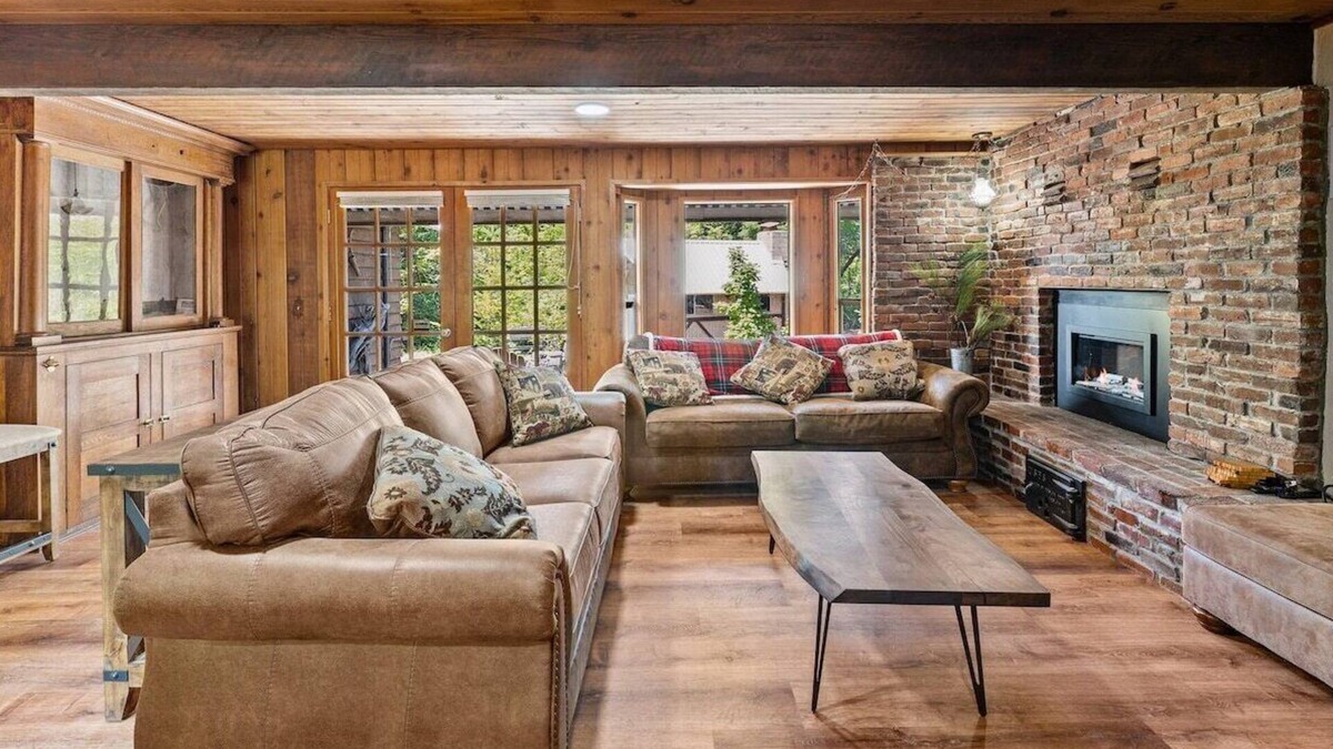 Cle Elum Cabin | Hot Tub and Private Cabins, Free Kayaks and EV Charger