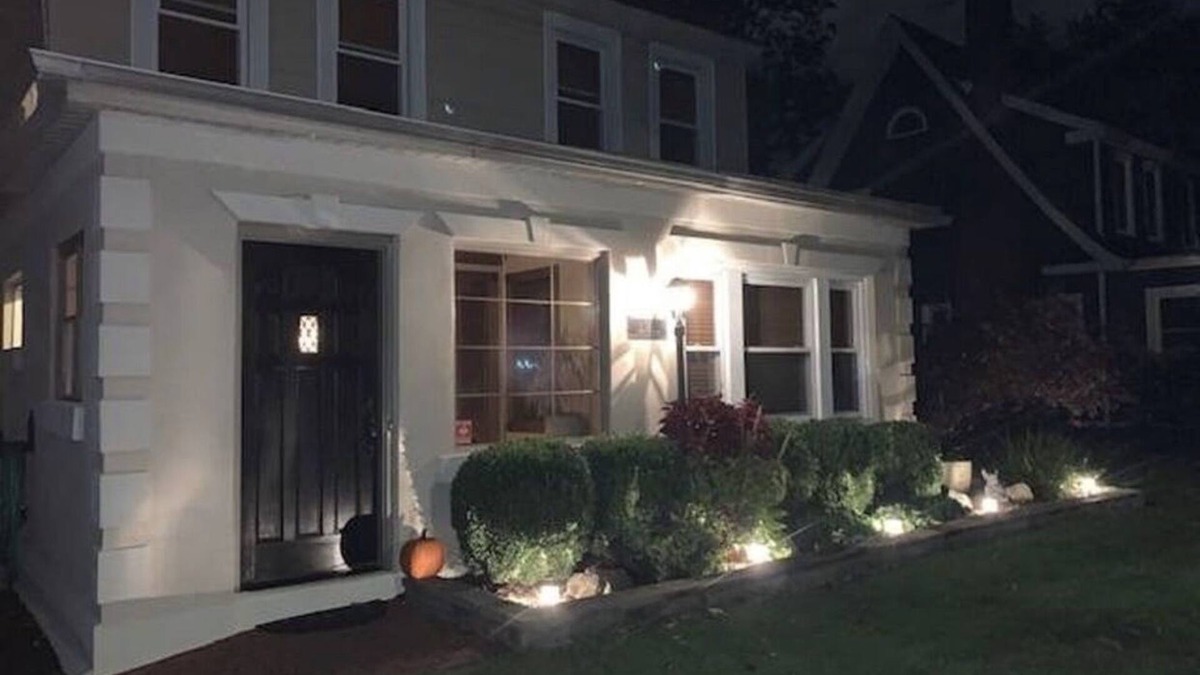 Albany House | Hot tub and private dead end road -super comfy cozy stay in Albany, NY.
