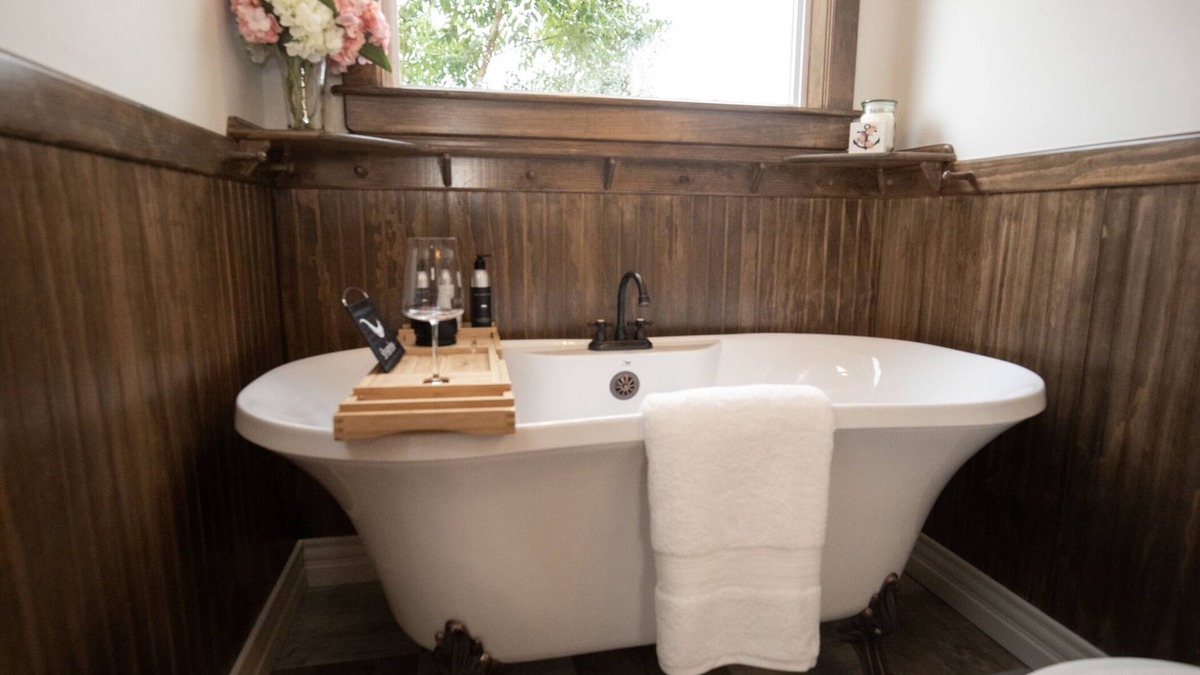 Brigus House | Hot Tub at Brigus Bower, in the Beautiful Town Of Brigus NL.