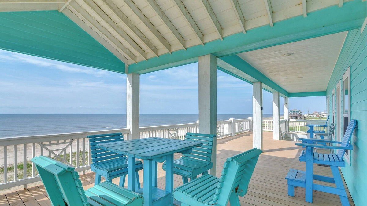 Gilchrist House | Hot Tub + Bay Views: Beachfront Gilchrist Retreat