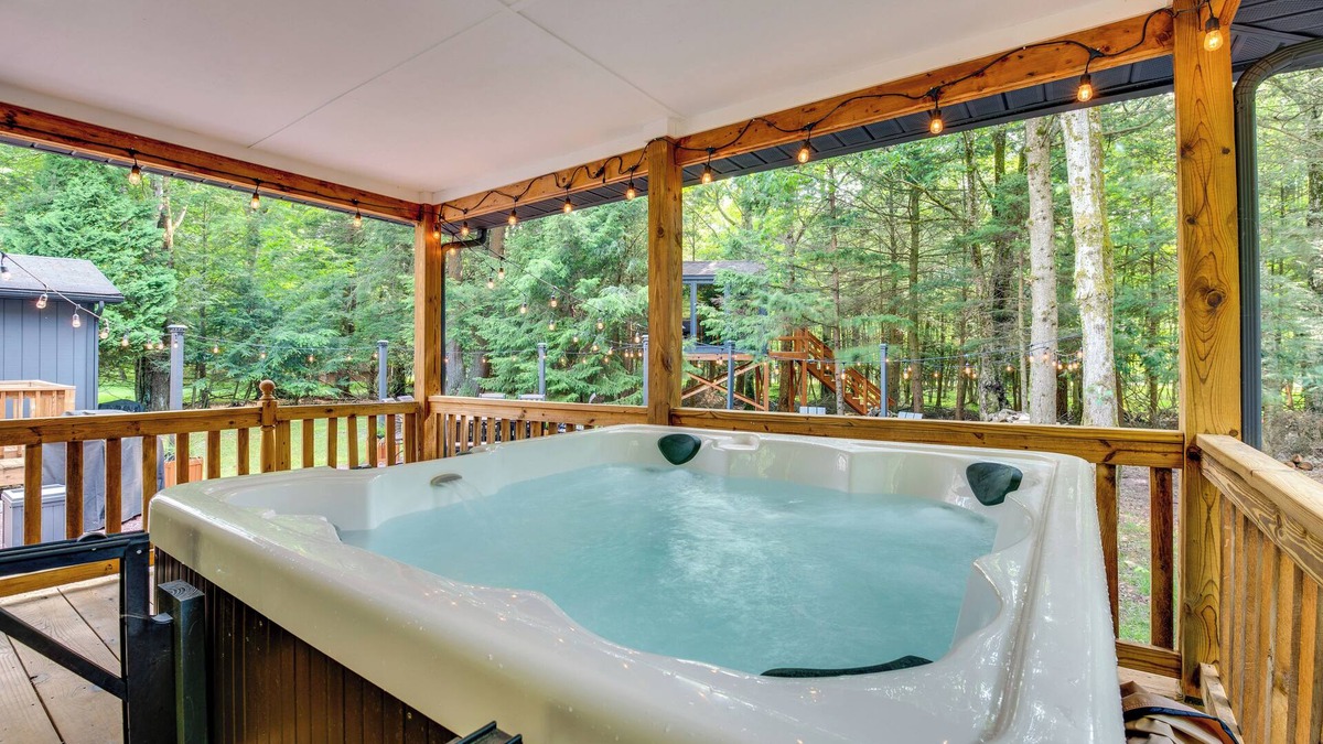 Albrightsville House | Hot Tub, Beach Access: Albrightsville Retreat!
